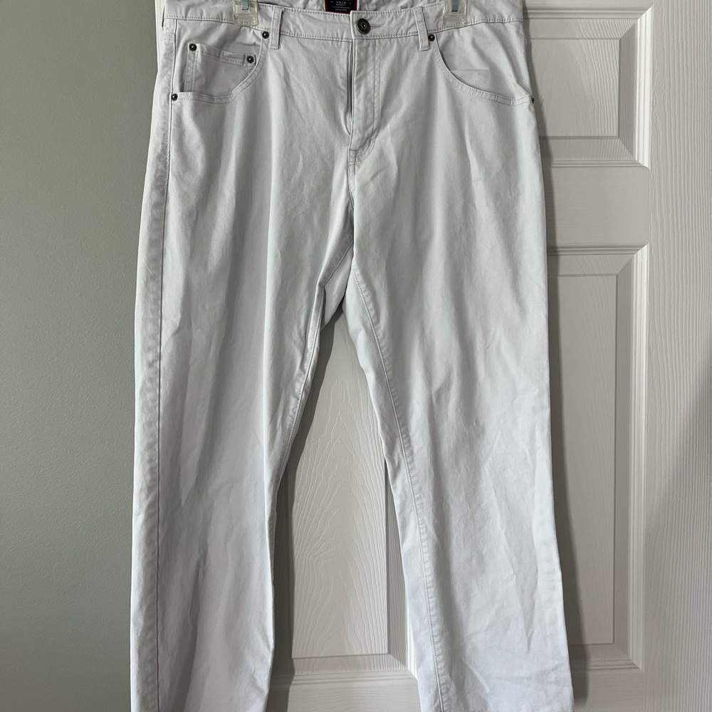 UNTUCKit Men's Stone Color Relaxed Jeans